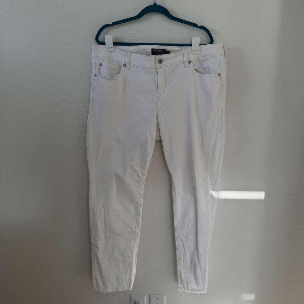 Torrid 18T White‎ Boyfriend Straight Jeans Frayed Hem Denim